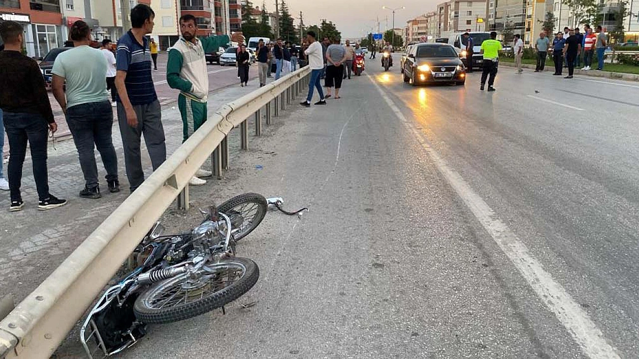 Konya da feci kaza Motosiklet sürüklenerek bariyerlere takıldı