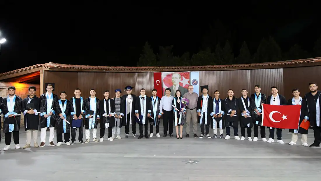 59 erkeğin arasındaki tek kadındı: Erkek egemen bölümün gururu oldu!