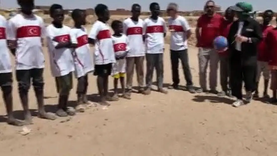 Afrikalı çocuklar, Türkiye formalarıyla maç yaptı