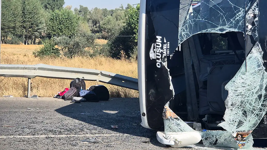 Antalya yolunda korku dolu anlar! Yolcu otobüsü devrildi, çok sayıda yaralı var