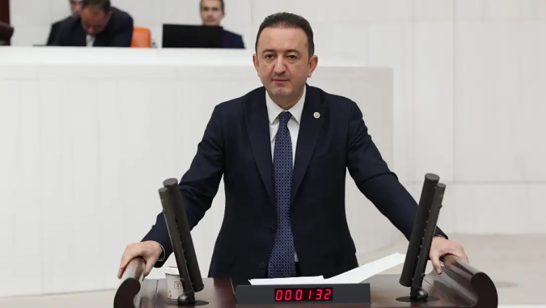 CHP’li Barış Bektaş’tan akademisyen maaşlarına tepki: ‘İnsan onuruna yakışır ücret sağlanmalı’