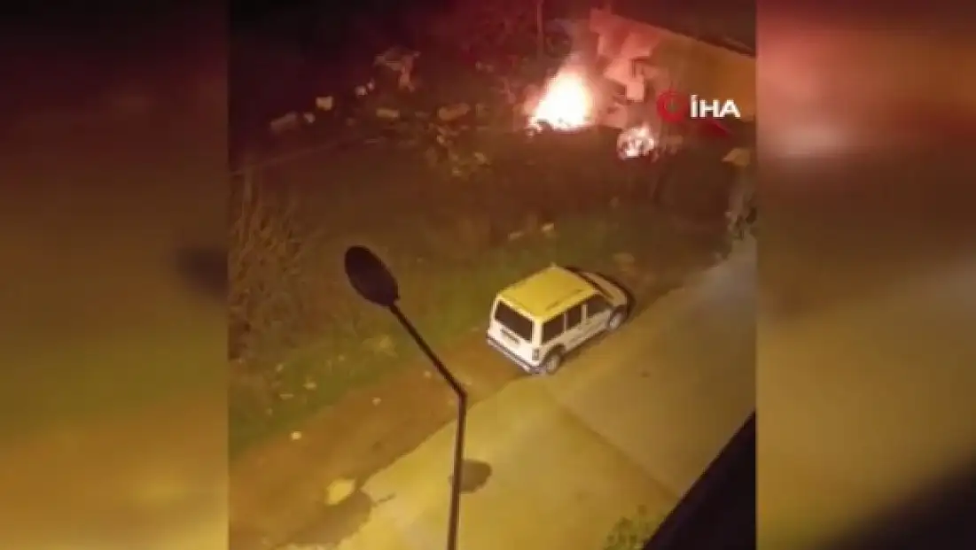 Cinnet getirip evini ateşe veren şahıs itfaiyeye engel olmaya çalıştı