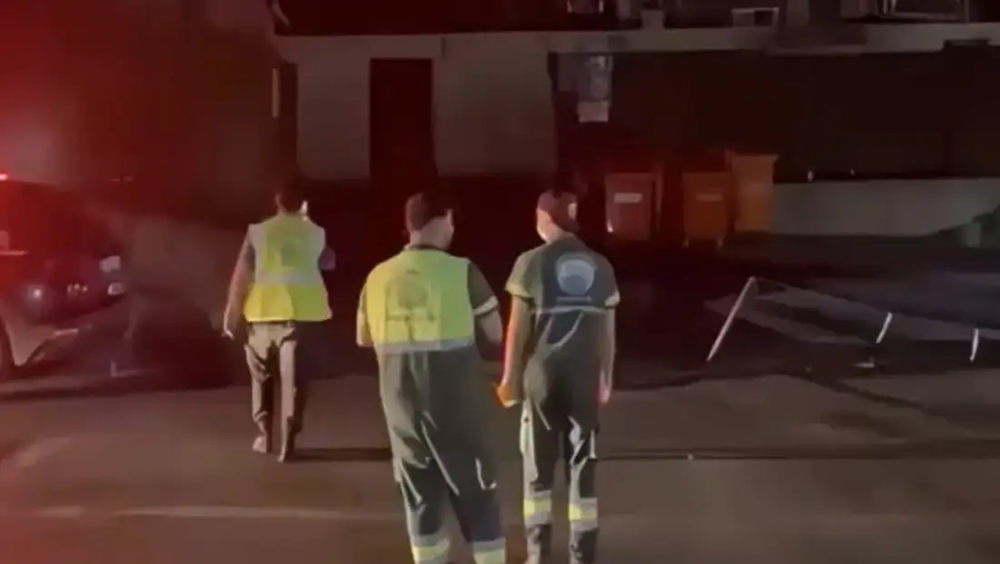 Hastane bahçesinde saldırı! Polis yaralandı