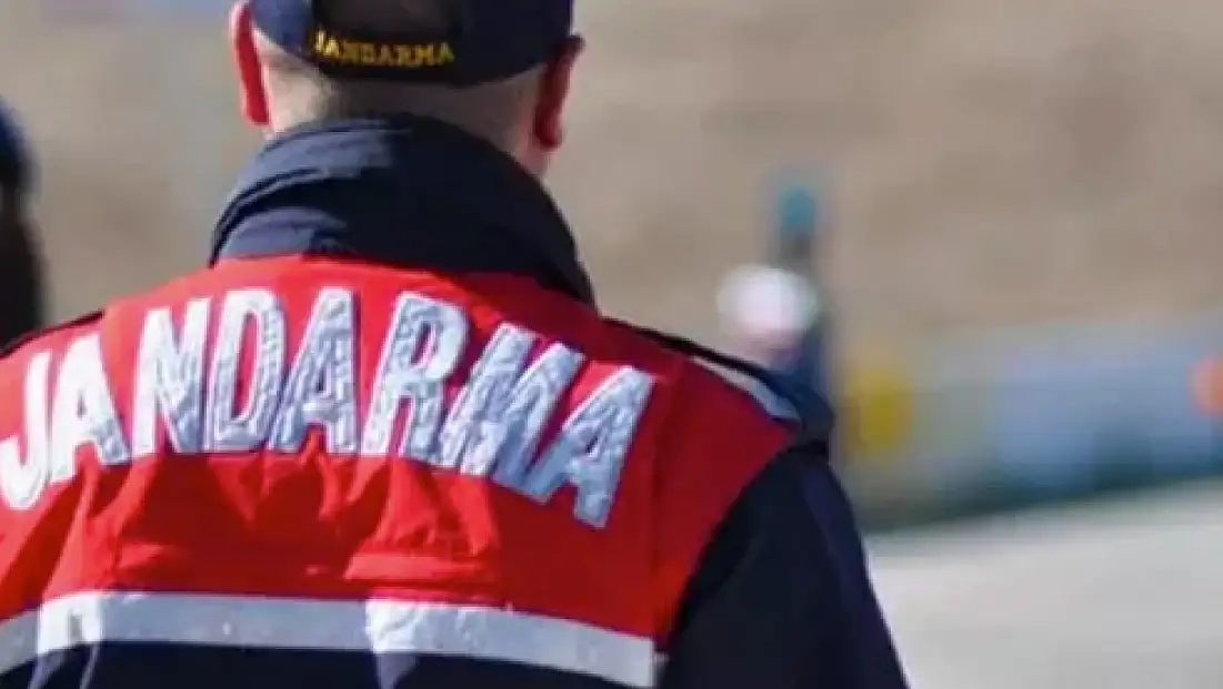 Jandarmaya çarpan sürücü kovalamaca sonrası yakalandı