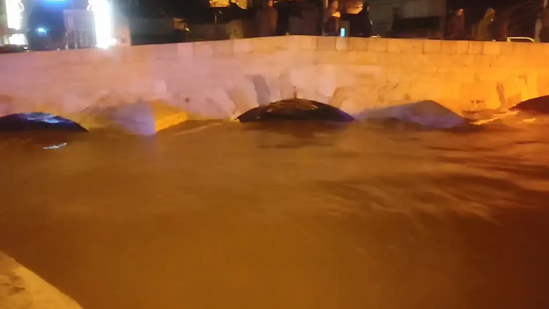 Konya'da bereketli yağış Çarşamba Çayı'nı coşturdu! Ekipler seferber oldu