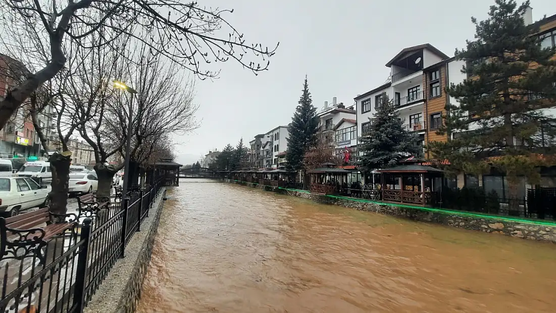 Konya'da sular yükseldi, araziler su altında kaldı