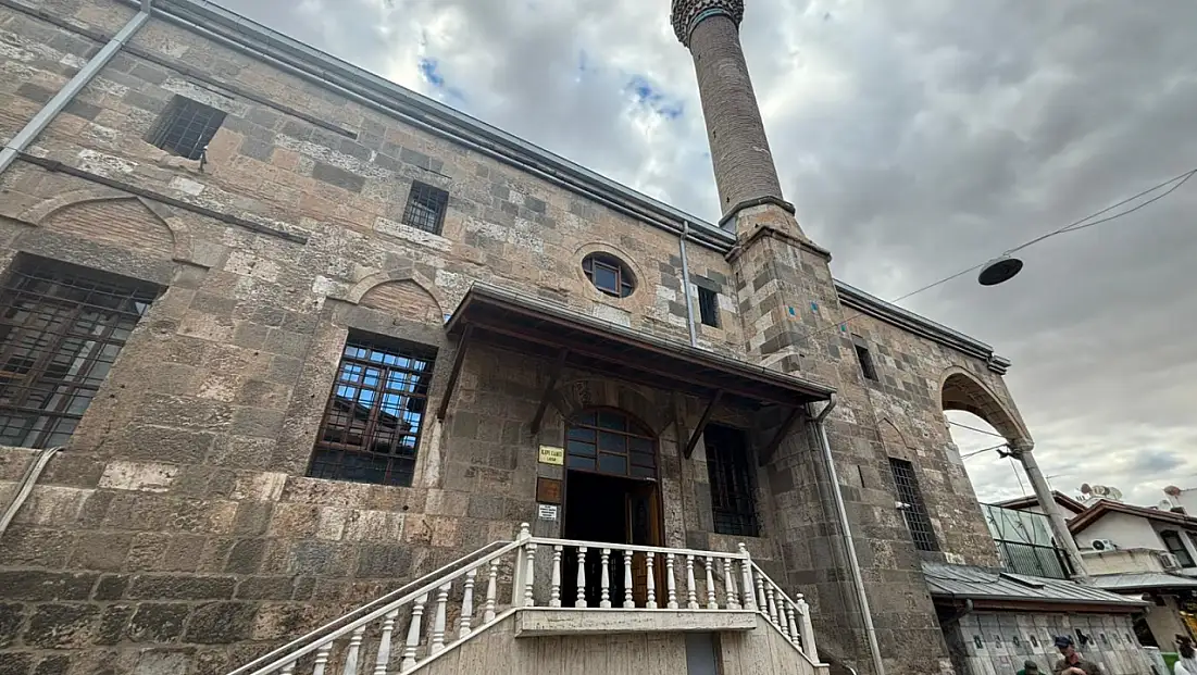 Konya’da tarihin izlerini taşıyor! Kapı Camii’nin taşları bakın nereden geldi