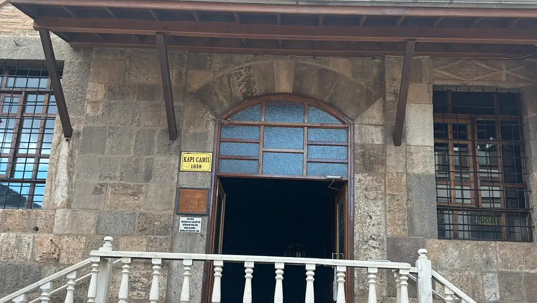 Konya’da tarihin izlerini taşıyor! Kapı Camii’nin taşları bakın nereden geldi