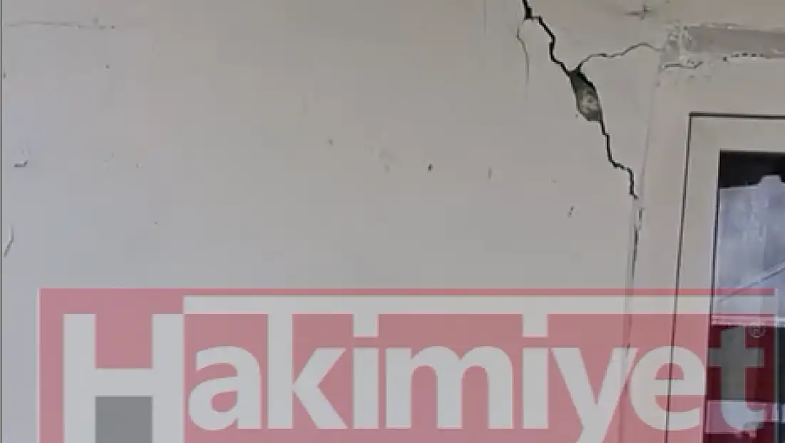 Konya’da yaşanan deprem sonrası derin çatlaklar oluştu!