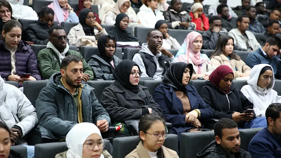 Mevlana Konya’da dünyaya anlatılıyor
