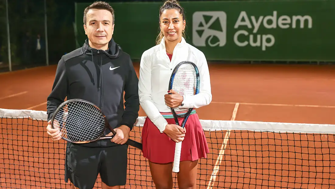 Milli sporcu Çağla Büyükakçay, Aydem Cup'a özel gösteri maçıyla renk kattı