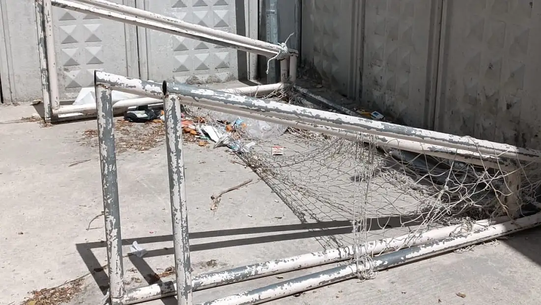 Okul bahçesinde facia: 4 yaşındaki Ediz'in üzerine kale direği devrildi