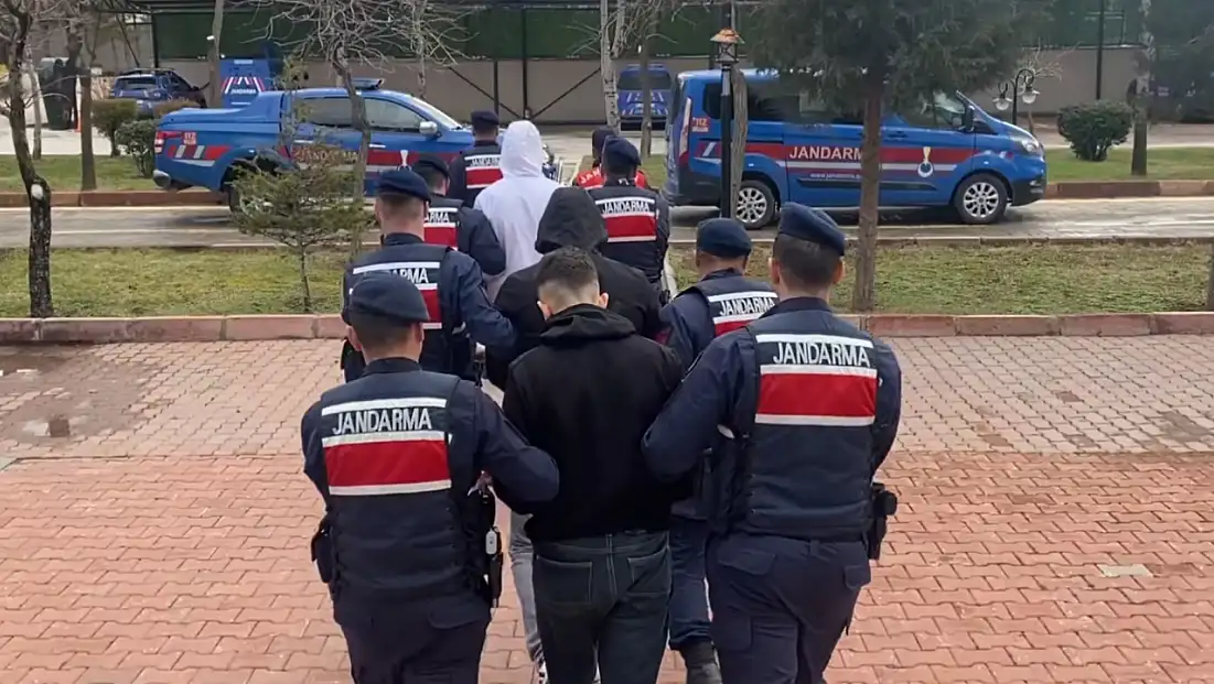 Uyuşturucuya şafak darbesi: 6 adrese baskın, 5 tutuklama