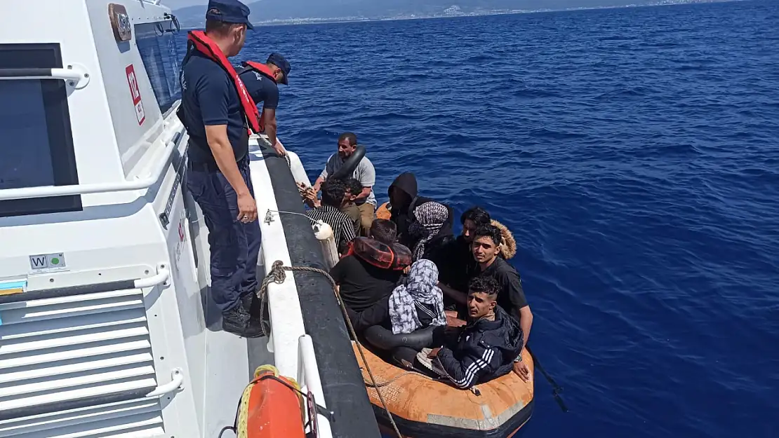 10 düzensiz göçmen ekipler tarafından kurtarıldı