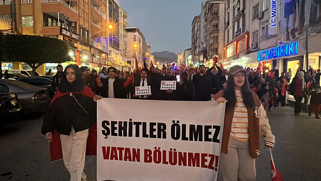 12 şehit asker için yürüyüş düzenlendi! Hatay tek yürek oldu!