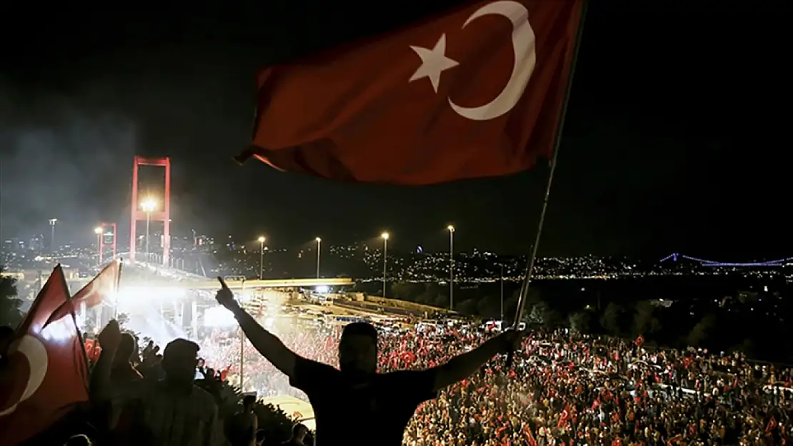 15 Temmuz resmi tatil mi? 14 Temmuz yarım gün mü? Kamu ve özel sektör bu detaylara dikkat!