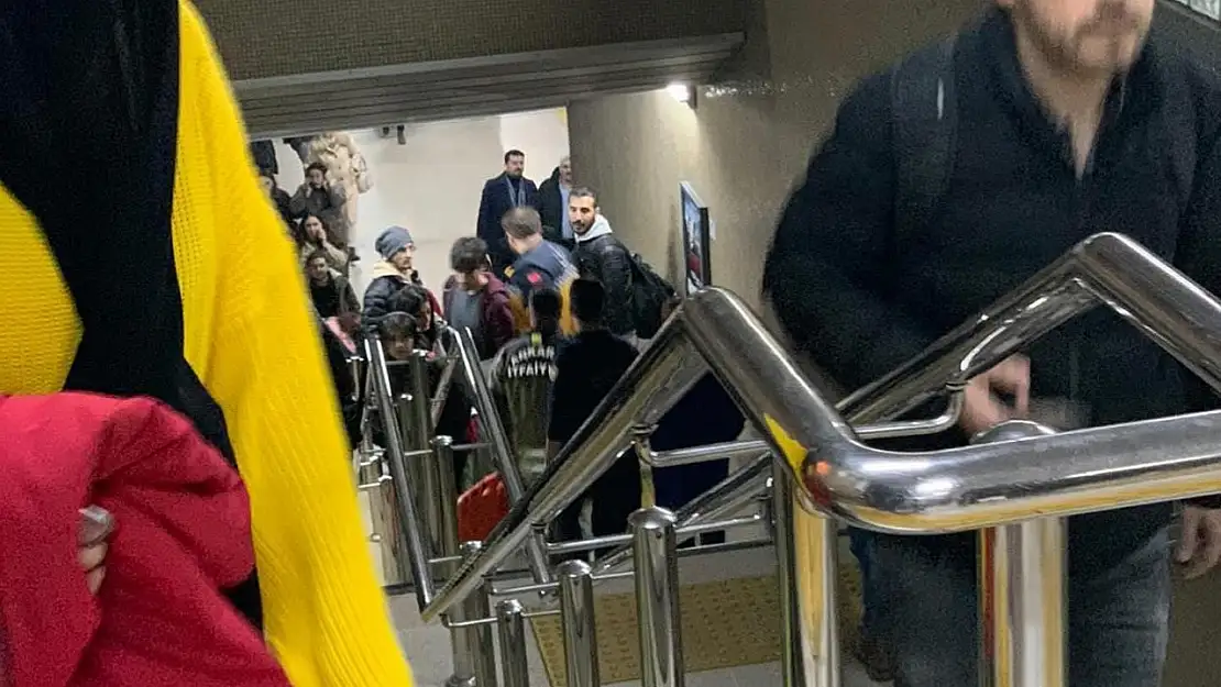 17 yaşındaki genç kendini metronun önüne attı!