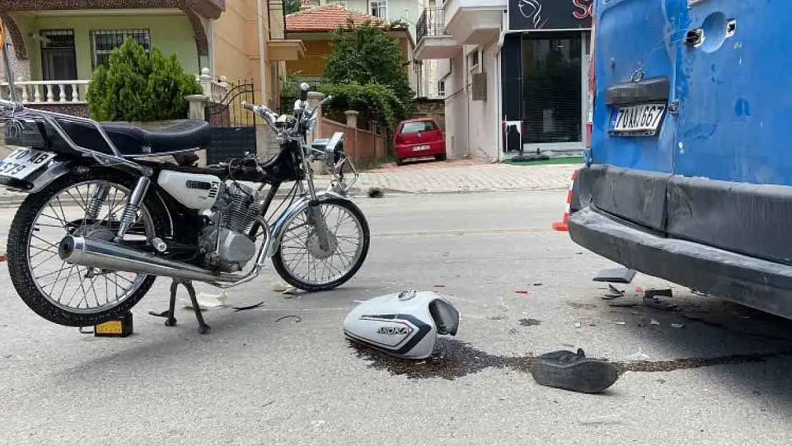 2 araca çarpan motosiklet sürücüsü ağır yaralandı