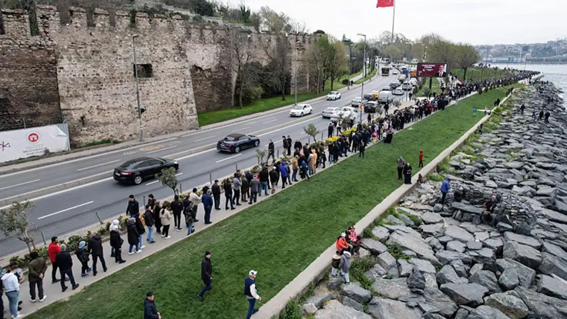 2 km kuyruk oluştu