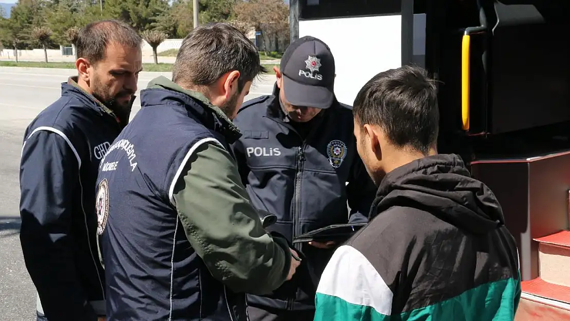 23 düzensiz göçmene sınır dışı!