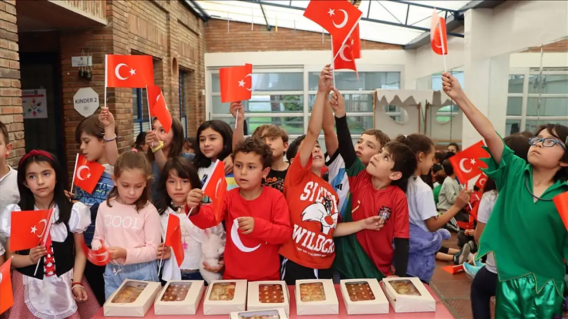 23 Nisan Ulusal Egemenlik ve Çocuk Bayramı Kolombiya'da da kutlanıyor