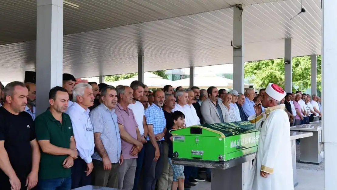 30 yıldır mahallesine muhtarlık yapıyordu. Kalbine yenik düştü