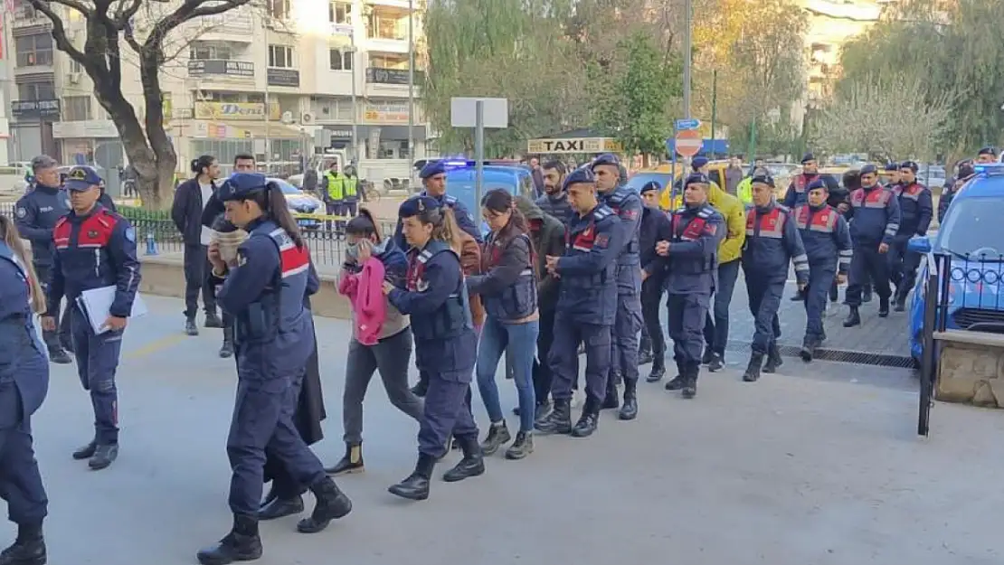 342 milyonluk vurgun yapan çete çökertildi