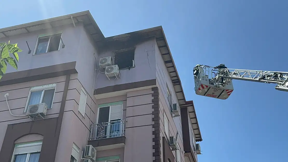 4 katlı apartmanda korkutan yangın