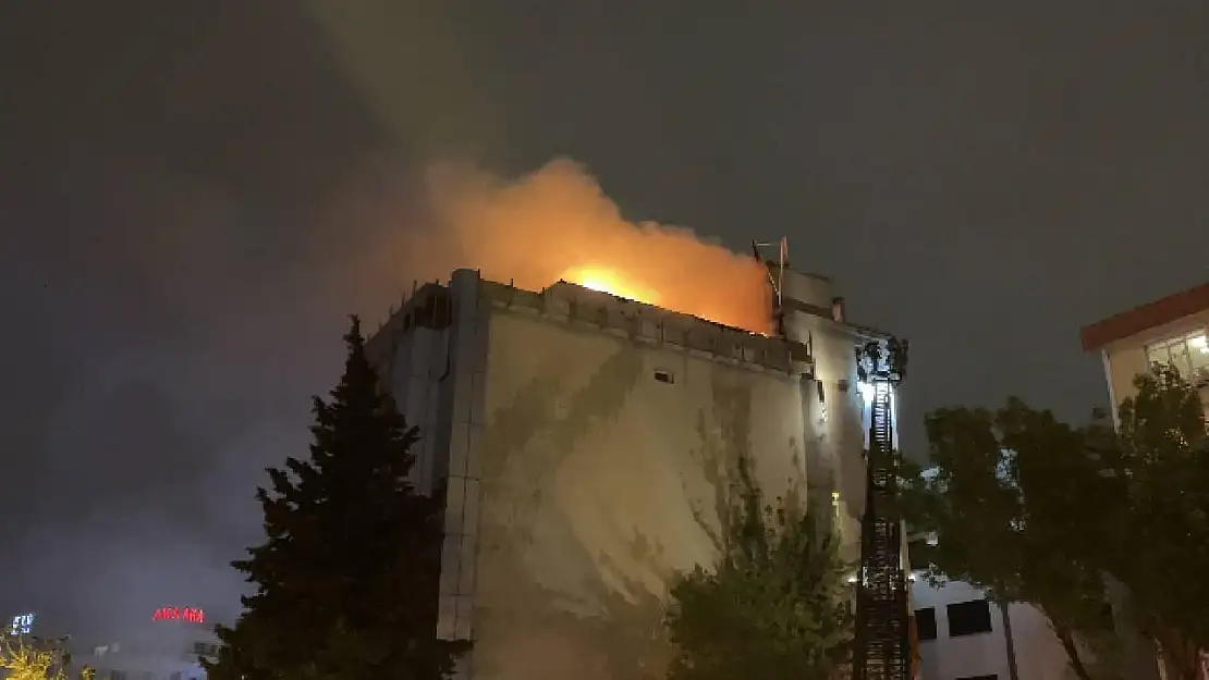 4 katlı binada yangın çıktı