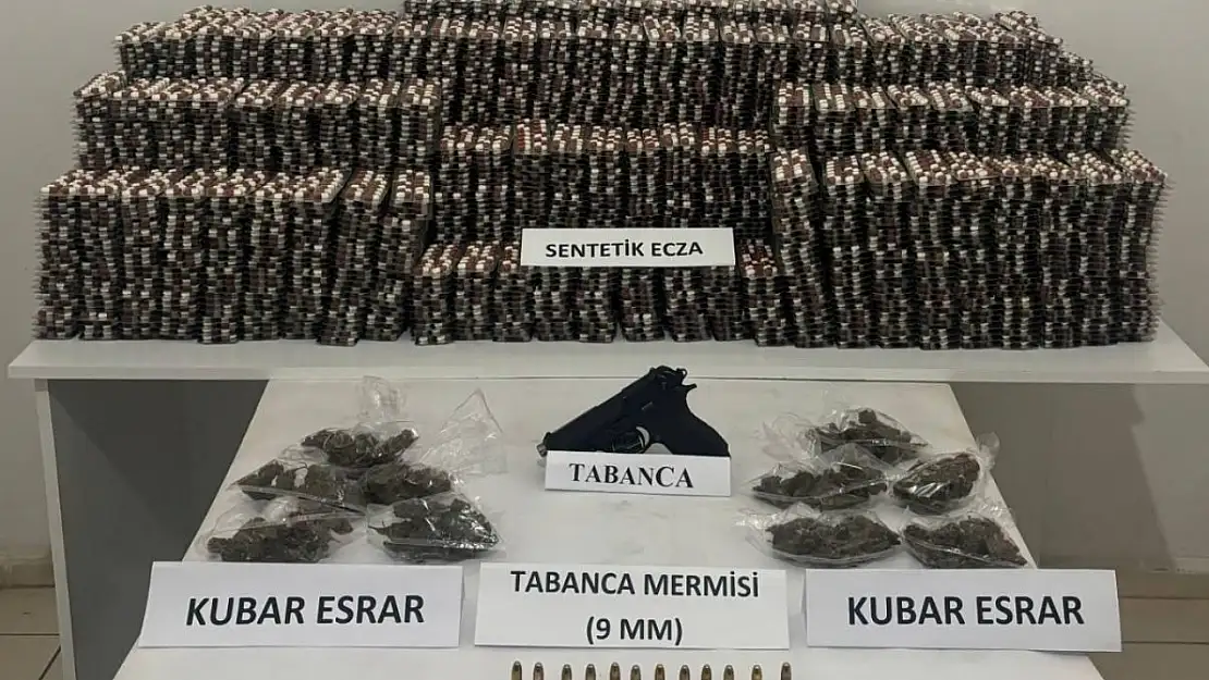 54 bin 860 sentetik ecza hapı ele geçirildi