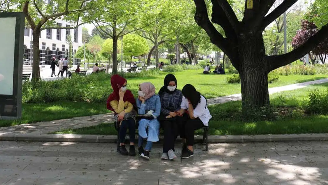 Konya sokakları 42 gün sonra gençlerle doldu