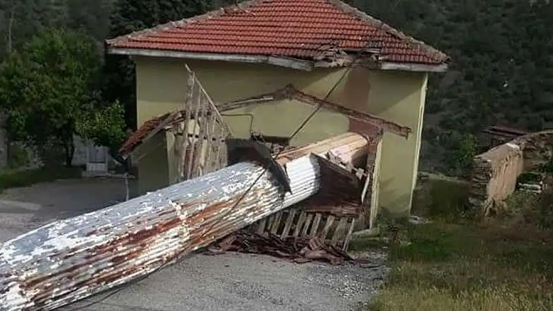 Ankara'da şiddetli rüzgar minareyi devirdi! Tek tesellileri kimsenin olmayışı