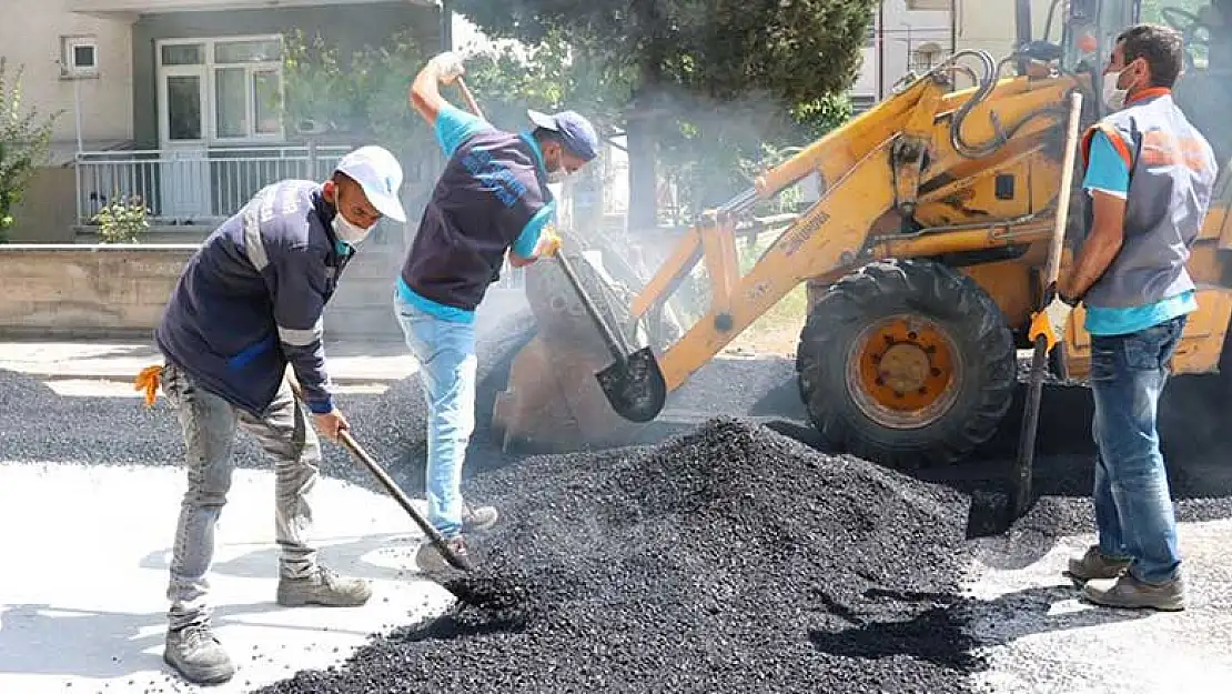 Beyşehir Belediyesi bozulan yolları onarıyor