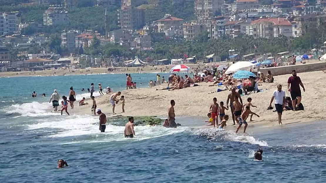 Alanya'da maske ve sosyal mesafe hak getire