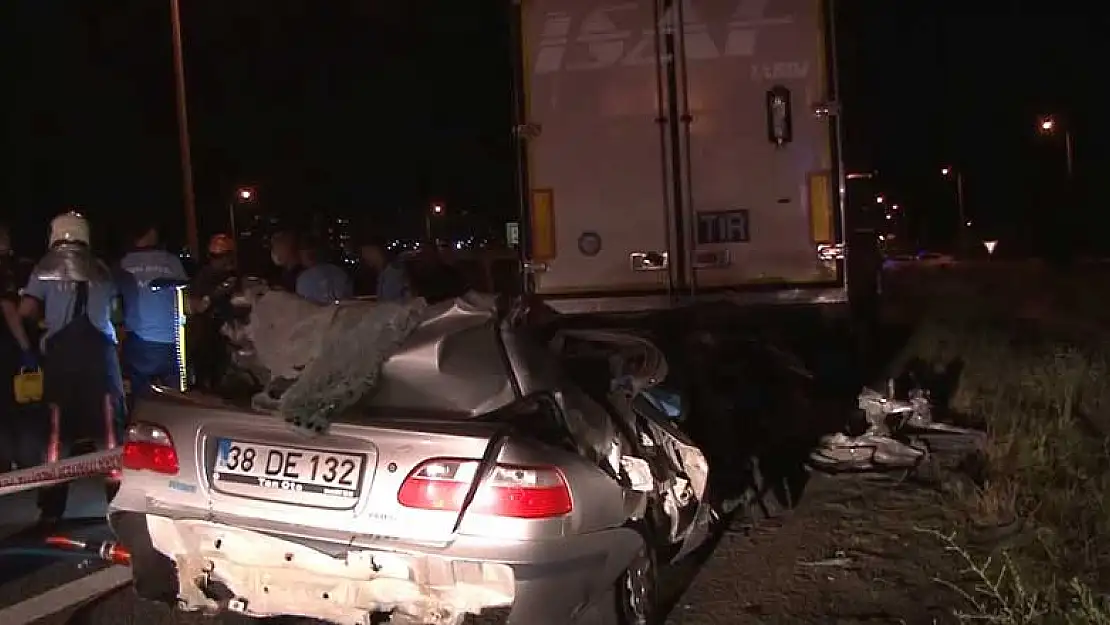 Ankara'da güvenlik şeridindeki tıra otomobil çarptı! Ölen sürücünün yakınları sinir krizi geçirdi