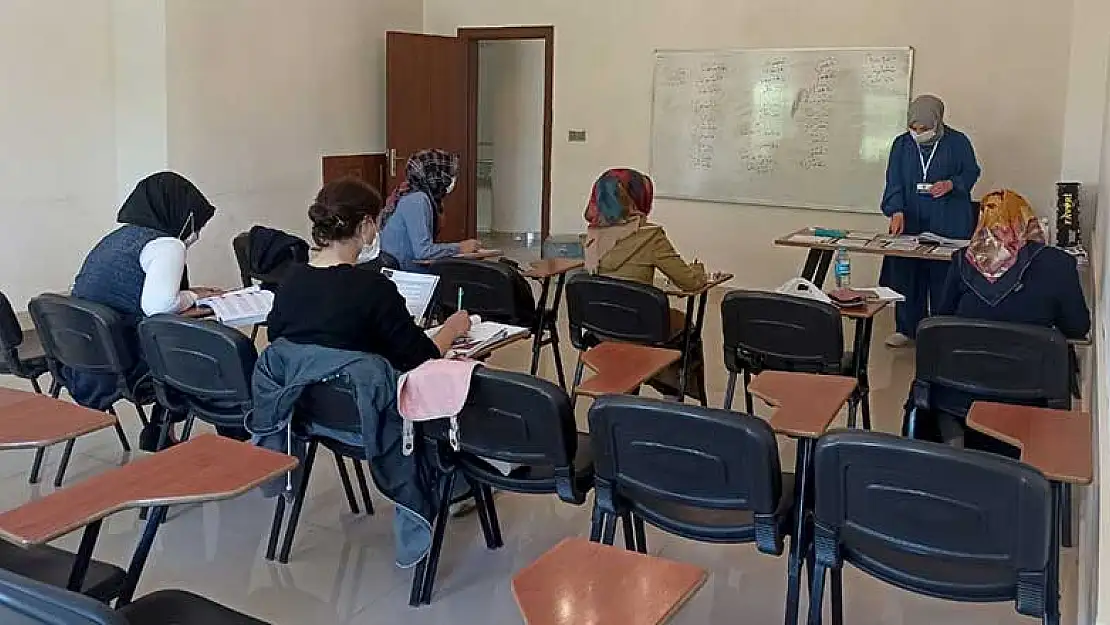 Konya'nın hayat üniversitesi KOMEK'te 2021 kış dönemi (bahar dönemi) kayıtları başlıyor