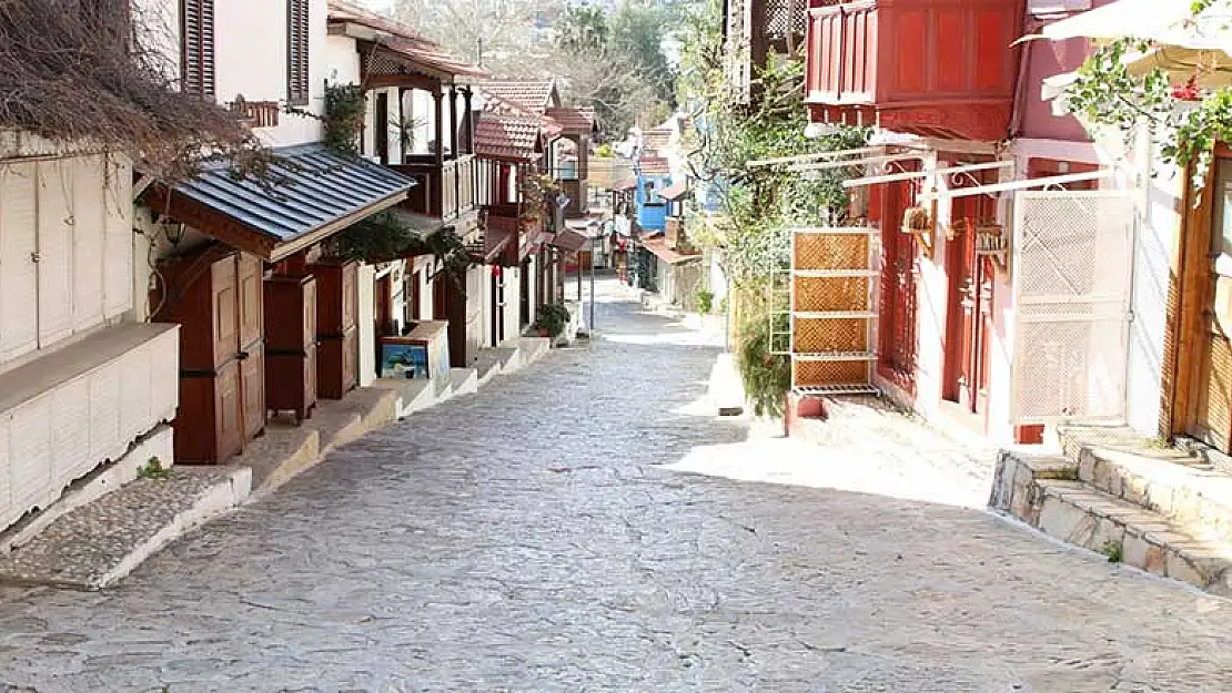 Koronavirüsün sıkı tedbirlerini yaşayan ve erken kurtulan Antalya'da haftasonu yasağı böyle uygulanacak