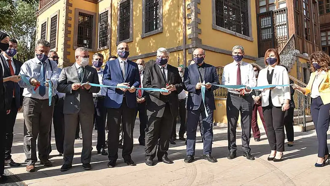 Konya İl Milli Eğitim'in 15 Temmuz ve Bayrak sergisi açıldı