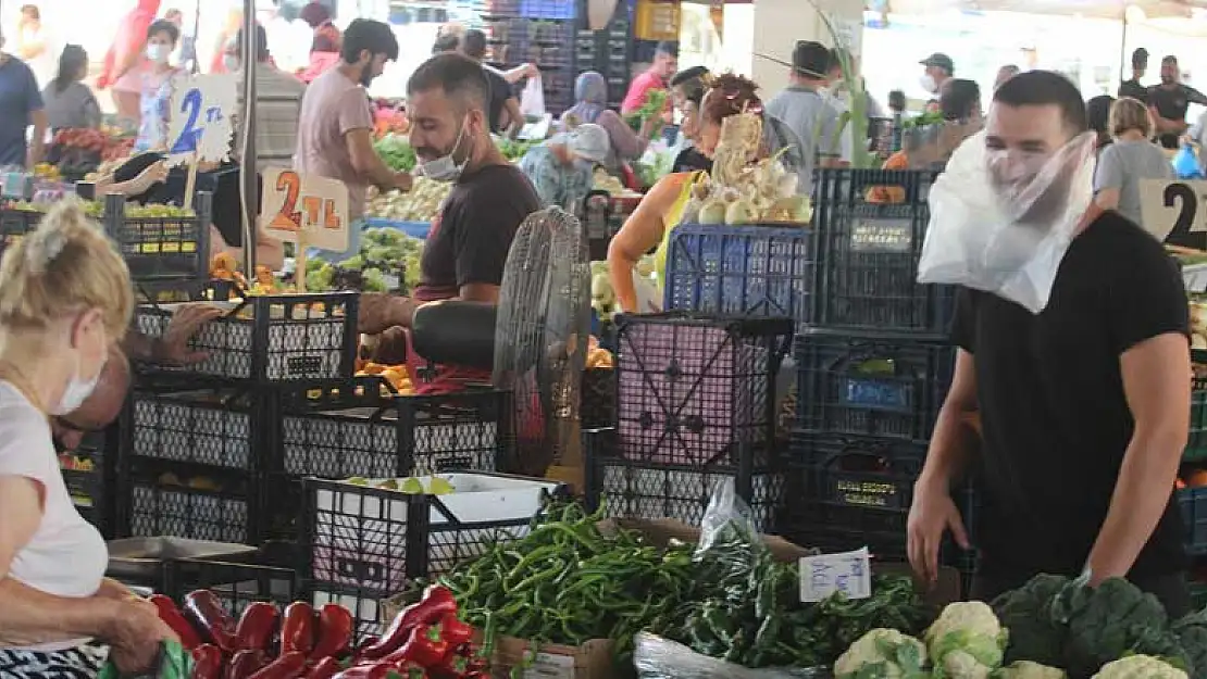 Antalya'nın pazarları koronavirüse karşı ne kadar güvenli? Esnaf göstermelik maske takıyor!