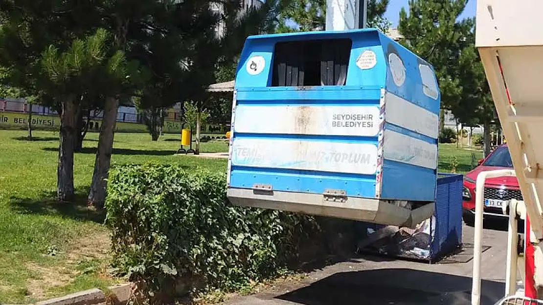 Konya Seydişehir'de çöp konteynerlerine dezenfekte