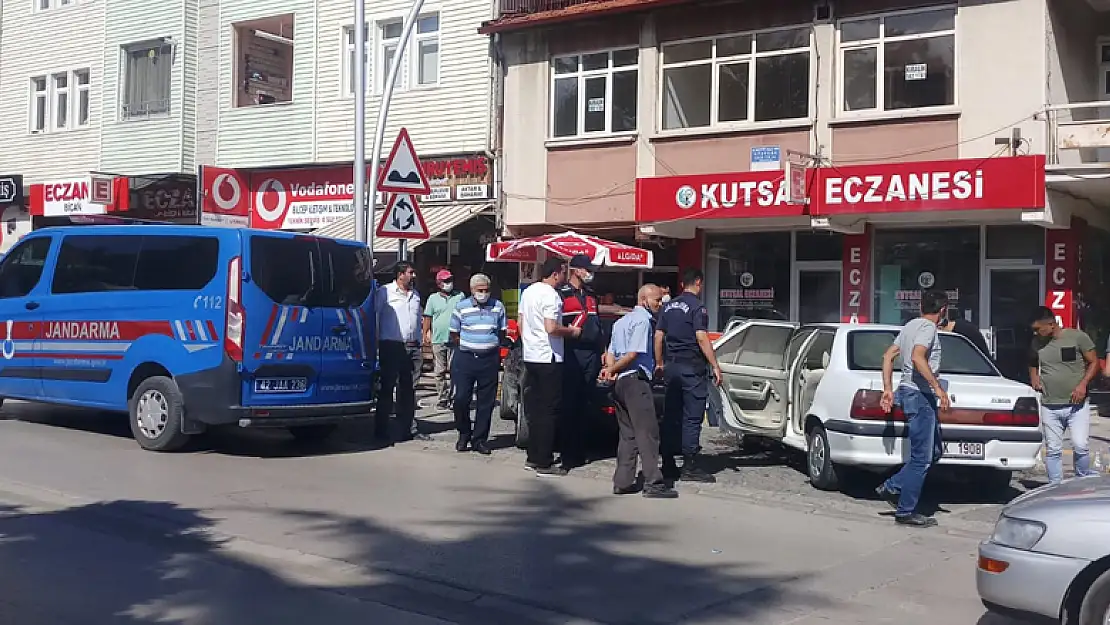 Konya Seydişehir'deki otomobil yangın büyümeden söndürüldü