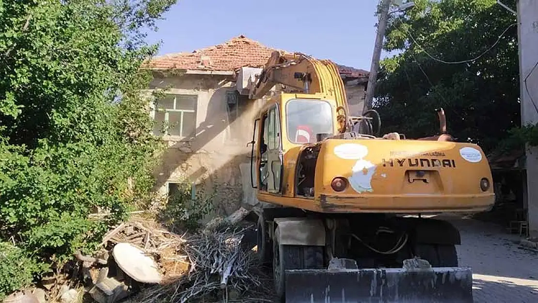 Seydişehir'in metruk binaları yıkılıyor 