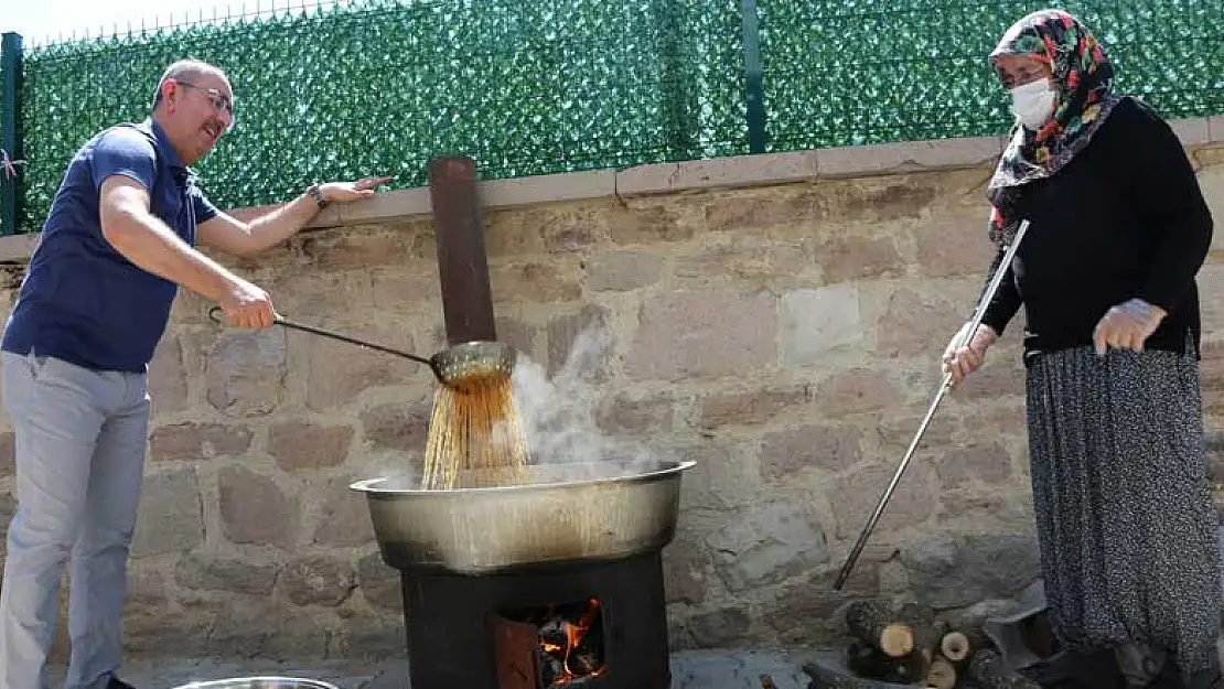 Konya Meram'da pekmez kazanları kuruldu