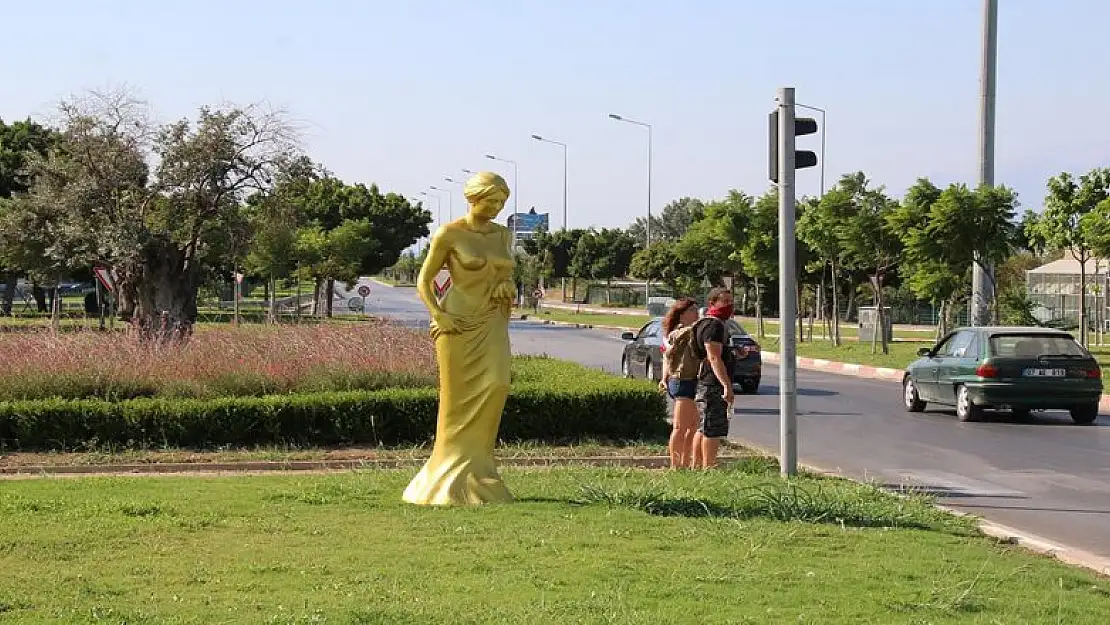 Antalya'nın her yeri onlarla donatıldı! Şehir büyük organizasyona hazır