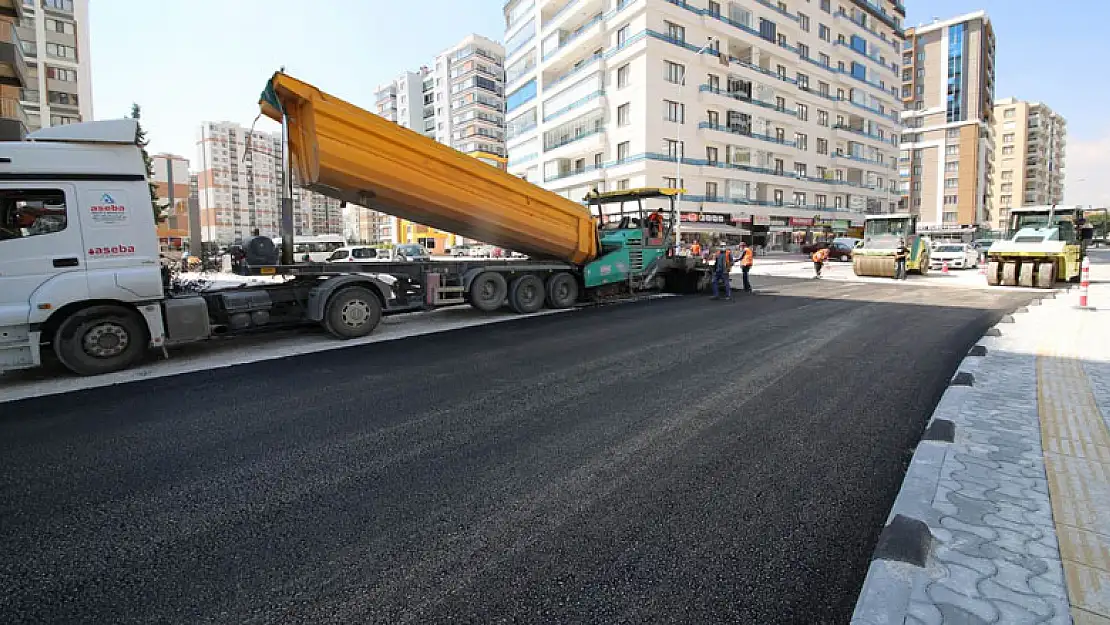 Konya'nın Selçuklu ilçesinde asfalt çalışmaları tüm hızıyla sürüyor