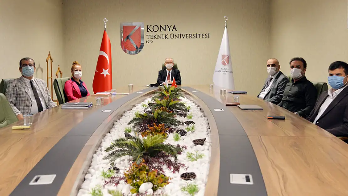 Konya Teknik Üniversitesi Rektörü Özçelik'ten istişare toplantısı