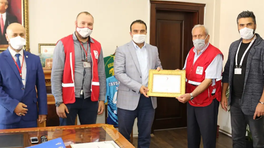 Türk Kızılayı Konya Kan Bağışı Merkezi'nden Kulu Kaymakam Ali Edip Budan'a teşekkür belgesi