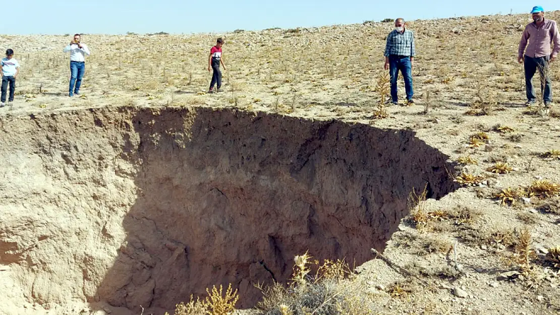 Konya Ereğli'de 20 metre derinliğinde obruk oluştu