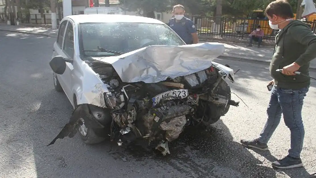 Konya'da otomobiller çarpıştı: 3 yaralı