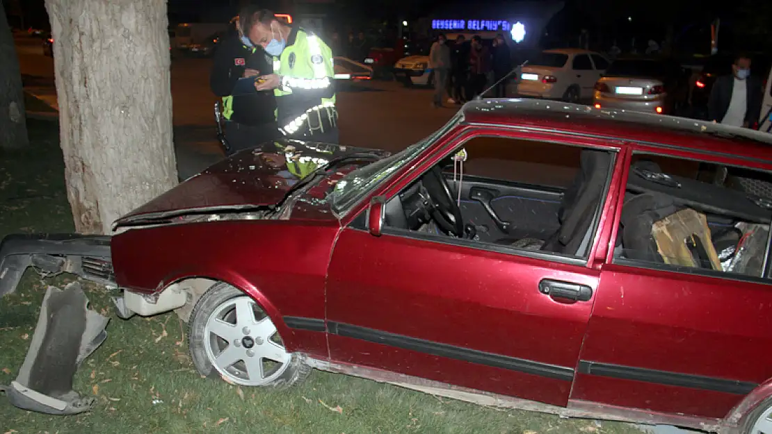 Konya'da otomobil ağaca çarptı: 1 yaralı